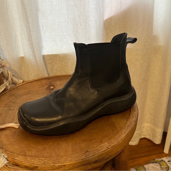 Vintage Prada Sport ankle boots with Vibram sole - Picture 3 of 6